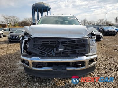 Piąte zdjęcie samochodu w środku: 2024 FORD F350 XL DRW 4WD 6.7L V8 TDSL CREW CAB VIN:1FT8W3DT6RED40471 - miniatura