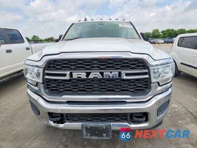 Piąte zdjęcie samochodu w środku: 2019 RAM 2500 TRADESMAN VIN:3C6UR5CJ7KG676881 - miniatura
