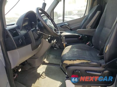 Zdjęcie 7 z 13 samochodu: 2014 MERCEDES BENZ SPRINTER 2500 VIN:WD3PE7DC9E5877703 - miniatura