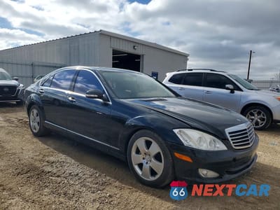 Czwarte zdjęcie samochodu z boku: 2007 MERCEDES-BENZ S 550 VIN:WDDNG71X47A038668 - miniatura