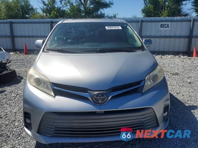 Piąte zdjęcie samochodu w środku: 2019 TOYOTA SIENNA XLE 8-PASSENGER VIN:5TDYZ3DC4KS993128 - miniatura