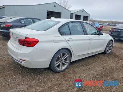 Trzecie zdjęcie samochodu z tyłu: 2016 BMW 320 XI VIN:WBA8E5G56GNT94505 - miniatura
