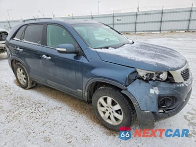 Czwarte zdjęcie samochodu z boku: 2011 KIA SORENTO LX VIN:5XYKTDA22BG069115 - miniatura