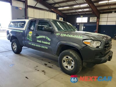 Czwarte zdjęcie samochodu z boku: 2018 TOYOTA TACOMA SR VIN:5TFSX5EN3JX059204 - miniatura