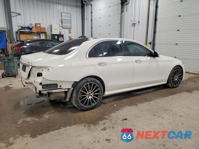 Trzecie zdjęcie samochodu z tyłu: 2018 MERCEDES-BENZ E 400 4MATIC VIN:WDDZF6GB4JA465480 - miniatura
