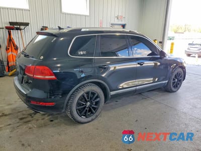 Trzecie zdjęcie samochodu z tyłu: 2013 VOLKSWAGEN TOUAREG V6 VIN:WVGEF9BP7DD009971 - miniatura