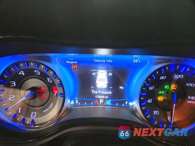 Zdjęcie 9 z 12 samochodu: 2018 CHRYSLER 300 S VIN:2C3CCABG2JH214445 - miniatura