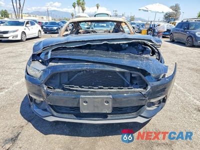 Piąte zdjęcie samochodu w środku: 2016 FORD MUSTANG VIN:1FA6P8TH8G5295261 - miniatura