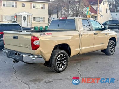 Trzecie zdjęcie samochodu z tyłu: 2019 TOYOTA TUNDRA SR5 VIN:5TFUY5F10KX825683 - miniatura