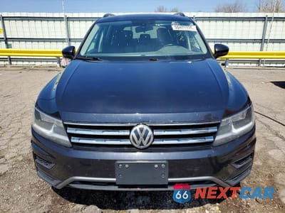 Piąte zdjęcie samochodu w środku: 2018 VOLKSWAGEN TIGUAN SE VIN:3VV2B7AX2JM191508 - miniatura