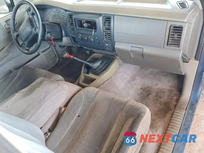 Zdjęcie 8 z 12 samochodu: 2004 DODGE DAKOTA SPORT VIN:1D7GL32K74S588582 - miniatura