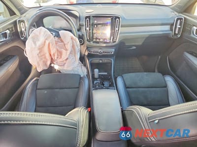 Zdjęcie 8 z 13 samochodu: 2022 VOLVO XC40 T5 R-DESIGN VIN:YV4162UM3N2772920 - miniatura