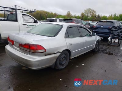 Trzecie zdjęcie samochodu z tyłu: 2001 HONDA ACCORD 4D LX VIN:JHMCG66501C002117 - miniatura
