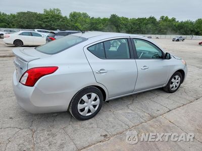 Trzecie zdjęcie samochodu z tyłu: 2014 NISSAN VERSA S VIN:3N1CN7AP6EL868830 - miniatura
