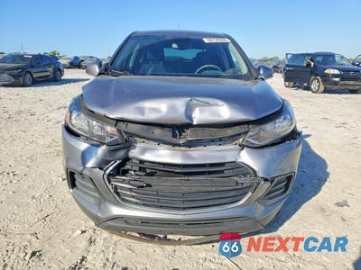 Piąte zdjęcie samochodu w środku: 2020 CHEVROLET TRAX LS VIN:3GNCJKSB1LL303128 - miniatura