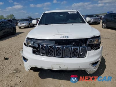Piąte zdjęcie samochodu w środku: 2017 JEEP GRAND CHEROKEE LAREDO VIN:1C4RJFAG7HC755918 - miniatura