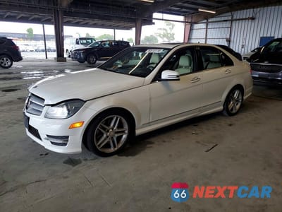 2013 MERCEDES-BENZ C 350 WDDGF5HB1DR254162 - główne zdjęcie licytacji z USA - miniatura