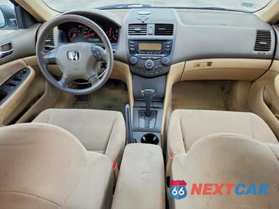 Zdjęcie 8 z 12 samochodu: 2004 HONDA ACCORD LX VIN:JHMCM56384C036375 - miniatura