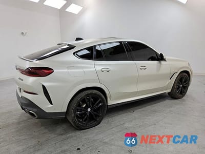 Trzecie zdjęcie samochodu z tyłu: 2021 BMW X6 M50I VIN:5UXCY8C04M9E21187 - miniatura