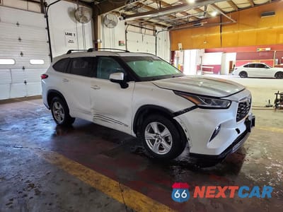Czwarte zdjęcie samochodu z boku: 2022 TOYOTA HIGHLANDER PLATINUM VIN:5TDFZRBH0NS200808 - miniatura