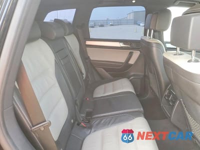 Zdjęcie 10 z 13 samochodu: 2017 VOLKSWAGEN TOUAREG WOLFSBURG VIN:WVGRF7BP9HD001978 - miniatura