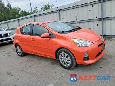 Czwarte zdjęcie samochodu z boku: 2014 TOYOTA PRIUS C TWO VIN:JTDKDTB35E1075090 - miniatura