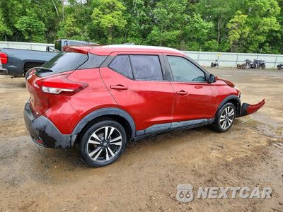 Trzecie zdjęcie samochodu z tyłu: 2019 NISSAN KICKS SV VIN:3N1CP5CU8KL542444 - miniatura