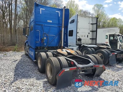 Trzecie zdjęcie samochodu z tyłu: 2019 VOLVO VNL SEMI TRUCK VIN:4V4NC9EH4KN215200 - miniatura