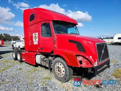 2015 VOLVO VNL SEMI TRUCK 4V4NC9EJ4FN183258 - główne zdjęcie licytacji z USA - miniatura