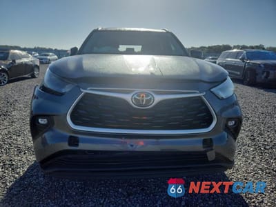 Piąte zdjęcie samochodu w środku: 2023 TOYOTA HIGHLANDER XLE VIN:5TDKDRAH3PS029151 - miniatura