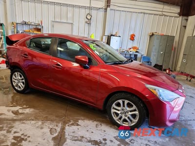 Czwarte zdjęcie samochodu z boku: 2017 TOYOTA YARIS IA BASE VIN:3MYDLBYV0HY176201 - miniatura