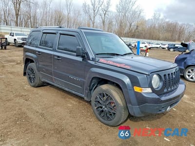 Czwarte zdjęcie samochodu z boku: 2016 JEEP PATRIOT LATITUDE VIN:1C4NJRFB9GD586412 - miniatura