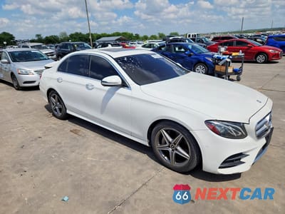 Czwarte zdjęcie samochodu z boku: 2017 MERCEDES-BENZ E 300 4MATIC VIN:WDDZF4KB7HA036193 - miniatura