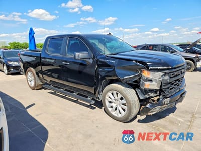 Czwarte zdjęcie samochodu z boku: 2025 CHEVROLET SILVERADO K1500 CUSTOM VIN:3GCPKBEK9SG140738 - miniatura