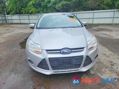 Piąte zdjęcie samochodu w środku: 2014 FORD FOCUS SE VIN:1FADP3F21EL181404 - miniatura