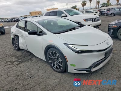 Czwarte zdjęcie samochodu z boku: 2023 TOYOTA PRIUS PRIME XSE VIN:JTDACACU5P3005333 - miniatura