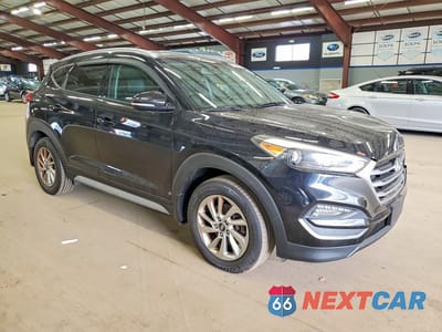 Czwarte zdjęcie samochodu z boku: 2017 HYUNDAI TUCSON SE PLUS VIN:KM8J3CA40HU456949 - miniatura