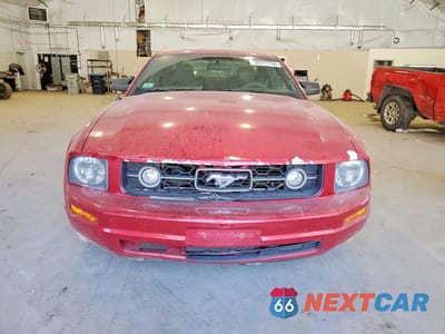 Piąte zdjęcie samochodu w środku: 2008 FORD MUSTANG VIN:1ZVHT80N785132754 - miniatura