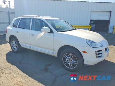 Czwarte zdjęcie samochodu z boku: 2010 PORSCHE CAYENNE S VIN:WP1AB2AP2ALA50693 - miniatura