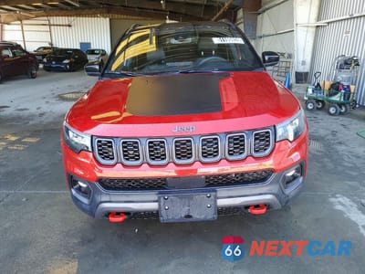 Piąte zdjęcie samochodu w środku: 2025 JEEP COMPASS TRAILHAWK VIN:3C4NJDDN9ST557561 - miniatura