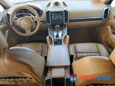 Zdjęcie 8 z 12 samochodu: 2013 PORSCHE CAYENNE VIN:WP1AA2A29DLA03785 - miniatura