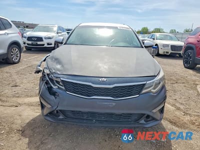 Piąte zdjęcie samochodu w środku: 2019 KIA OPTIMA LX VIN:5XXGT4L3XKG275816 - miniatura