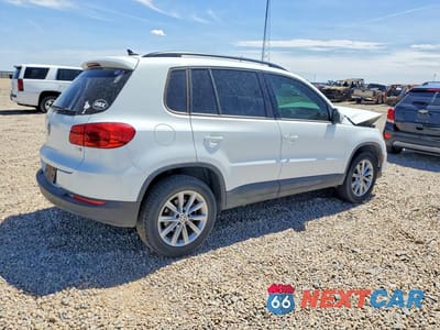 Trzecie zdjęcie samochodu z tyłu: 2018 VOLKSWAGEN TIGUAN LIMITED VIN:WVGAV7AX8JK005247 - miniatura