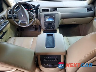 Zdjęcie 8 z 13 samochodu: 2014 CHEVROLET SUBURBAN K1500 LT VIN:1GNSKJE71ER155214 - miniatura