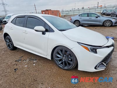 Czwarte zdjęcie samochodu z boku: 2024 TOYOTA COROLLA HATCHBACK XSE VIN:JTNC4MBEXR3231710 - miniatura