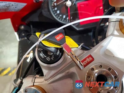 Zdjęcie 8 z 9 samochodu: 2013 APRILIA RSV4 R-FACTORY VIN:ZD4RKU021DS000047 - miniatura
