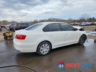 Trzecie zdjęcie samochodu z tyłu: 2012 VOLKSWAGEN JETTA BASE VIN:3VW1K7AJXCM386925 - miniatura