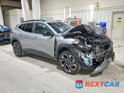 Czwarte zdjęcie samochodu z boku: 2024 CHEVROLET TRAX 2RS VIN:KL77LJE25RC184026 - miniatura