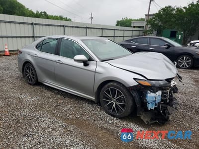 Czwarte zdjęcie samochodu z boku: 2024 TOYOTA CAMRY HYBRID SE VIN:4T1S31AK8RU626175 - miniatura