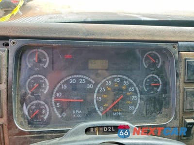Zdjęcie 9 z 10 samochodu: 2001 FREIGHTLINER FL60 ROLLBACK TRUCK VIN:1FVABPBW91HH55621 - miniatura